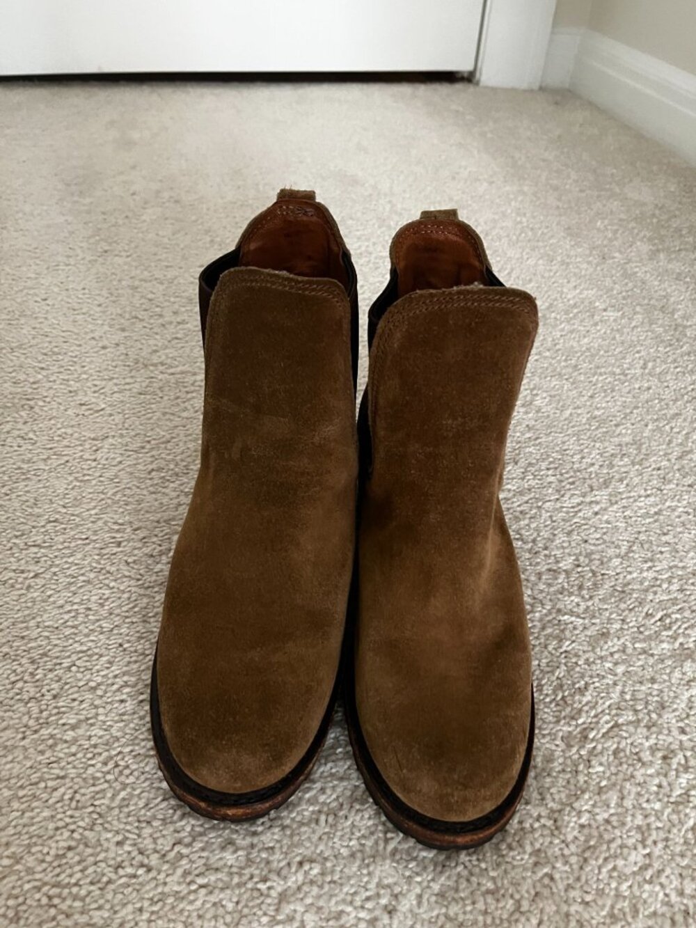 NWOB Frye Sabrina Chelsea Brown Suede Boots Sz 7.5 - Picture 2 of 11
